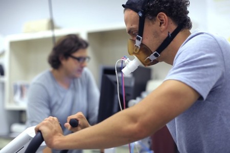  kineseology prof watches student with mask